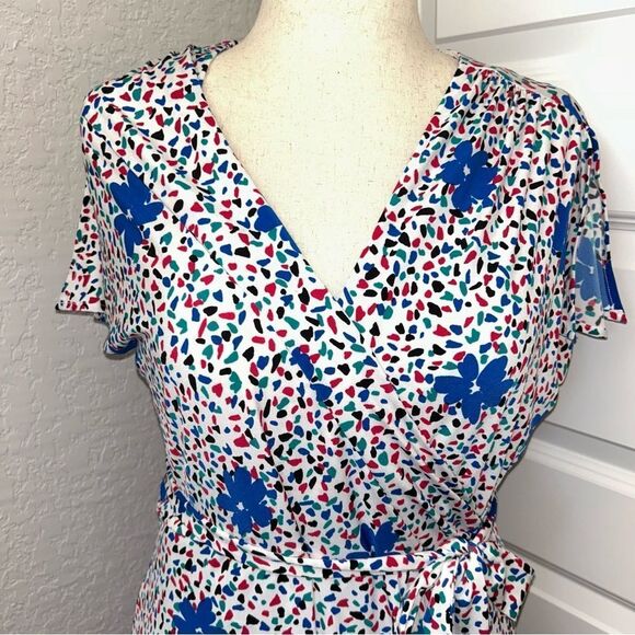 VICKYTIEL Floral Funfetti Print Split Short Sleeve Full Wrap Hi-Low Dress - Picture 2 of 15